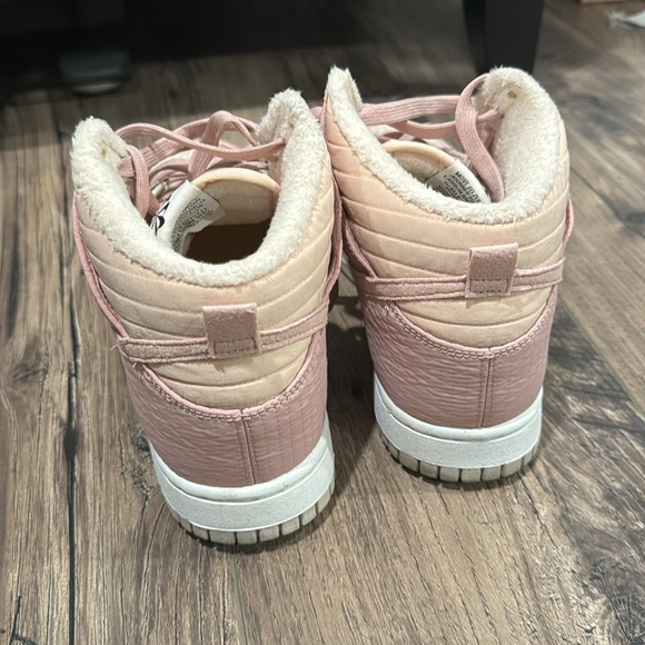 Nike - Picture 2 of 6